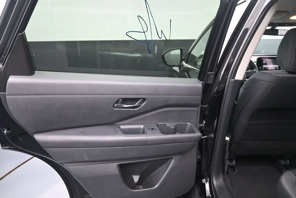 2025 Nissan Pathfinder SV - Photo 17