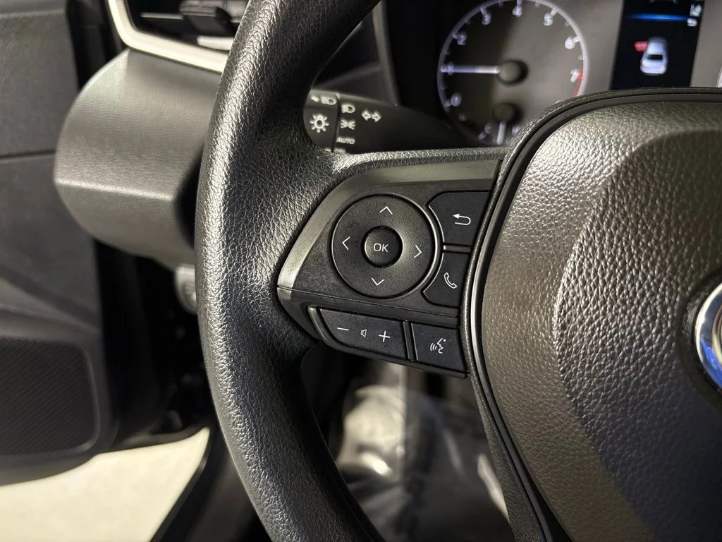 2025 Toyota Corolla LE - Photo 18
