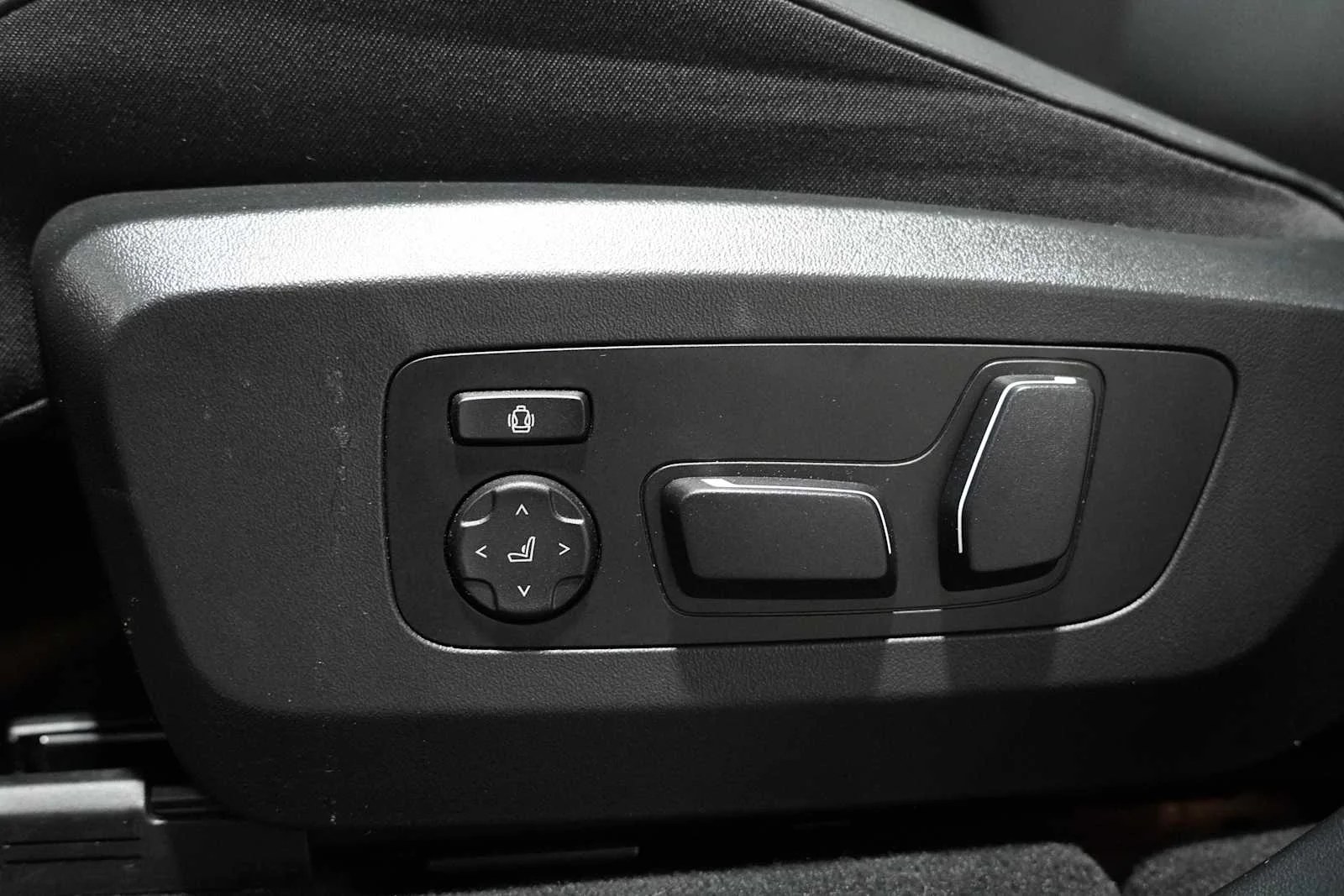 Used 2025 Black Sapphire Metallic BMW 30 xDrive image 13