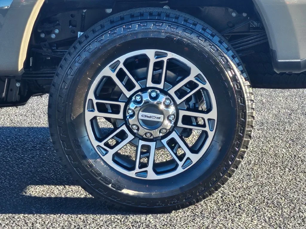 New 2027 Gray Ford Platinum image 17