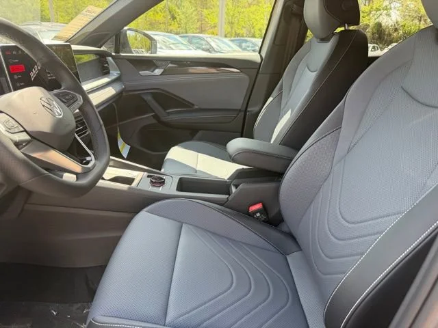 New 2026 Sandstone w/Deep Black Roof Volkswagen SE R-Line Black image 15