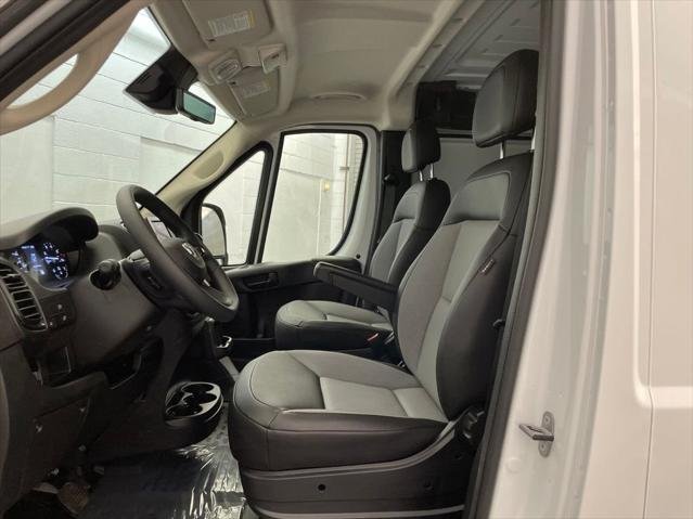 New 2026 Bright White Clear-Coat Exterior Paint RAM Tradesman image 16