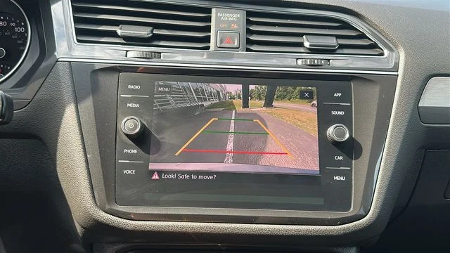 Used 2018 Gray Volkswagen 2.0T SE image 10