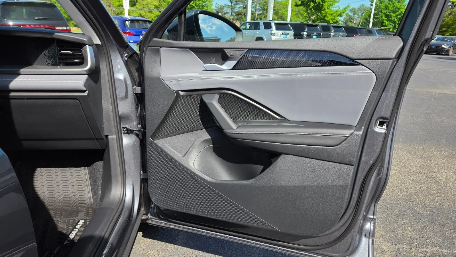 New 2026 Platinum Gray Metallic Volkswagen SE image 42