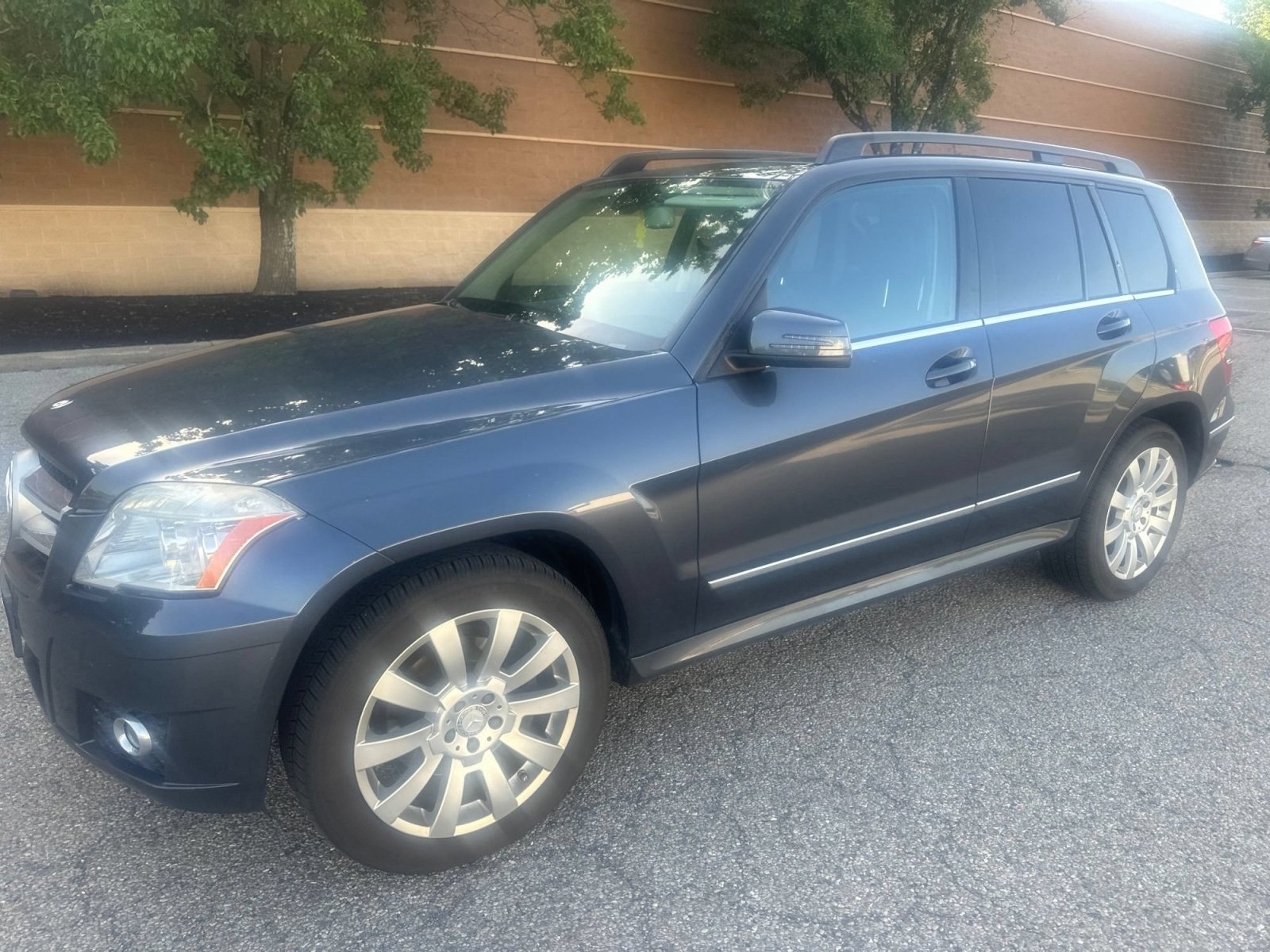 Used 2011 Mercedes-Benz GLK-Class GLK350 with VIN WDCGG8HB9BF558079 for sale in Cincinnati, OH