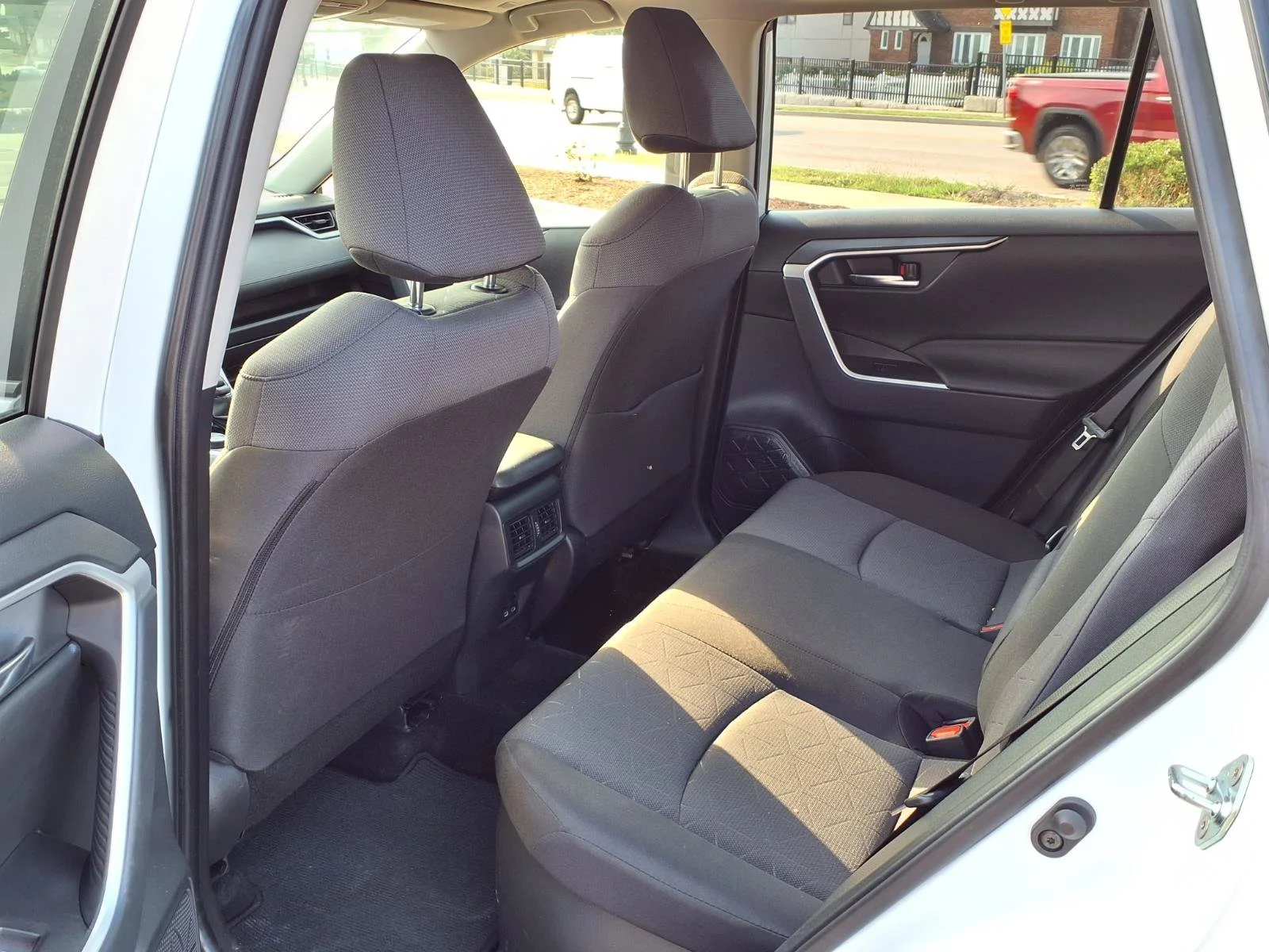 Certified Used 2025 Ice Toyota Hybrid XLE image 22