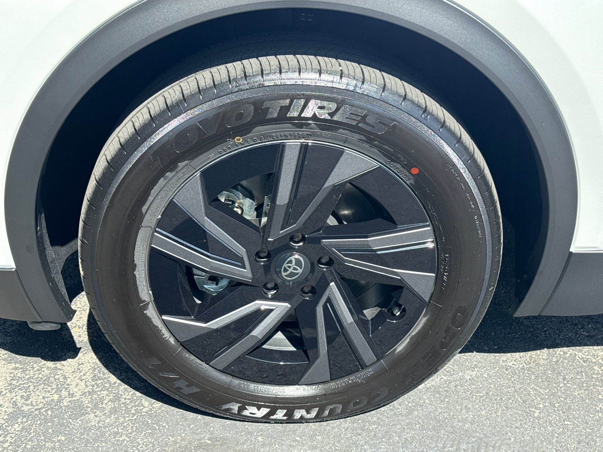 New 2026 Wind Chill Pearl <sup>1</sup> Toyota  SE image 5