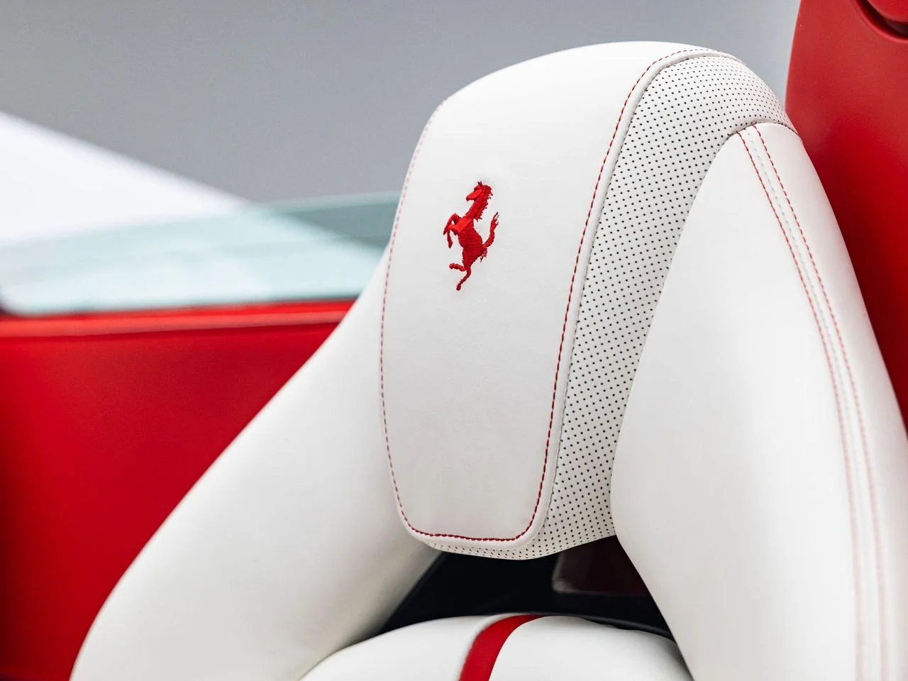 Used 2022 Bianco Cervino - Extra Campionario Ferrari Spider image 30