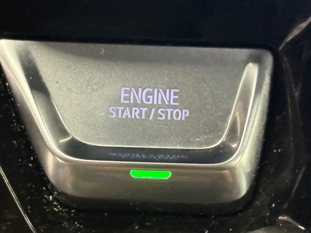 Used 2025 Silver GMC Denali image 33
