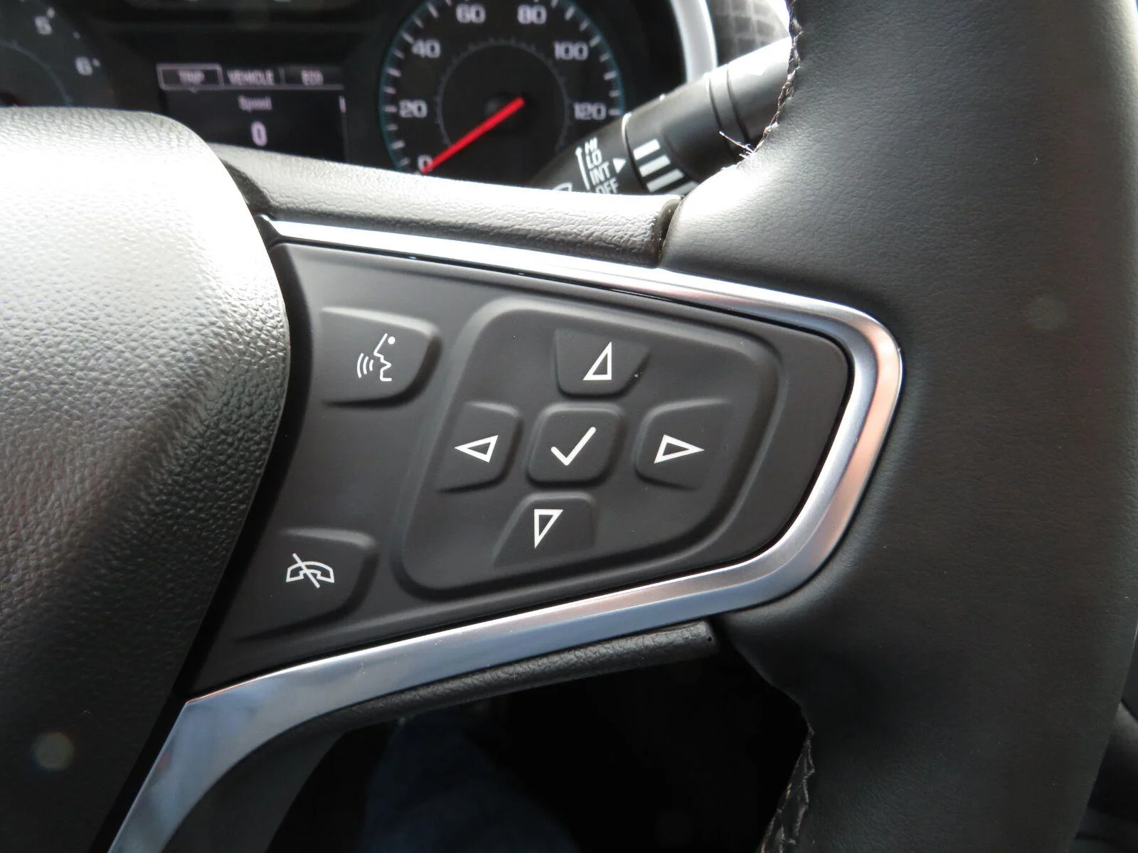 Used 2025 Night Shade Metallic Chevrolet RS image 28