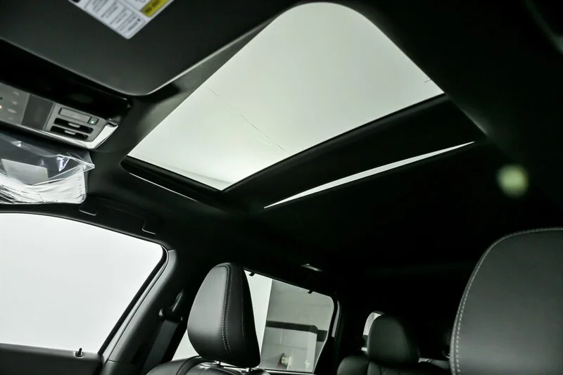 New 2026 White Diamond w/ Black Roof Mitsubishi Black Edition image 14