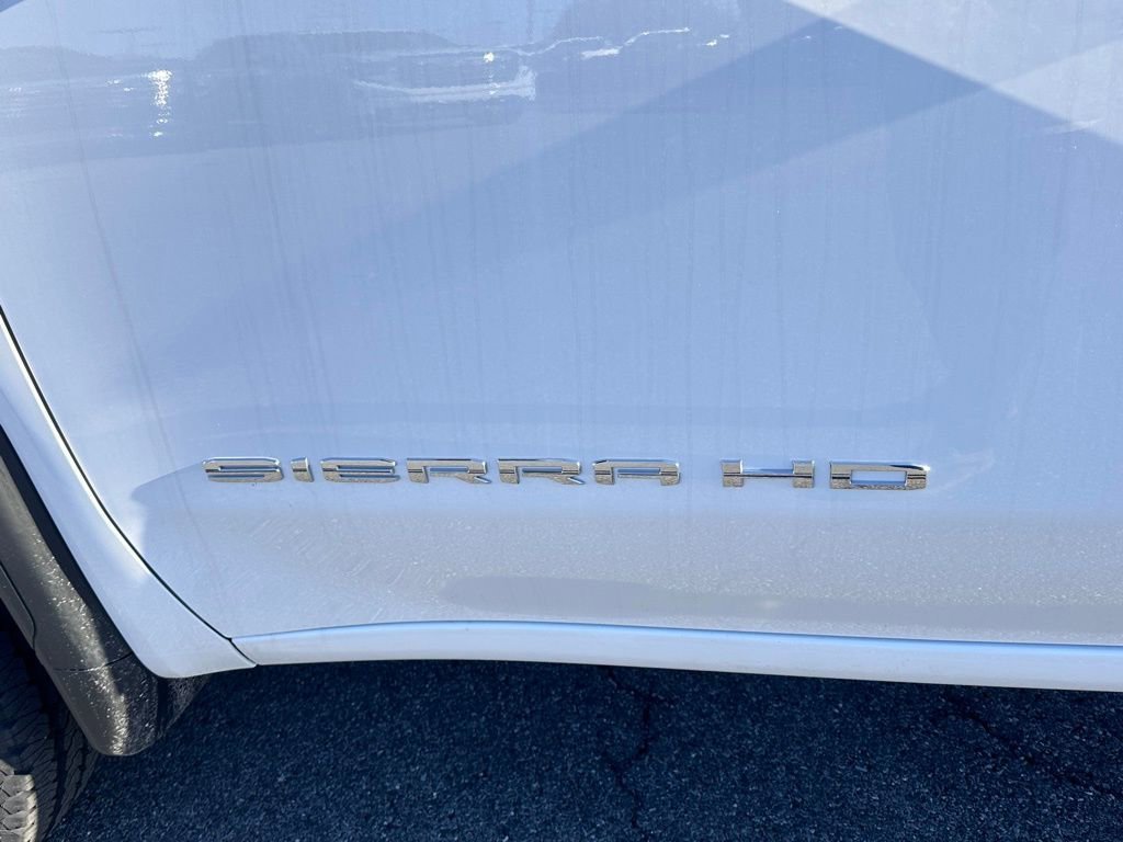 New 2025 Summit White GMC Pro image 28