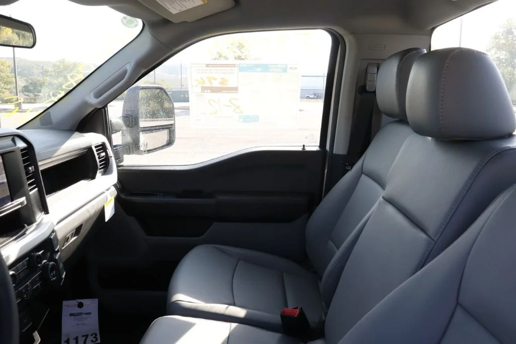 New 2025 Oxford White Ford F-550® XL image 11