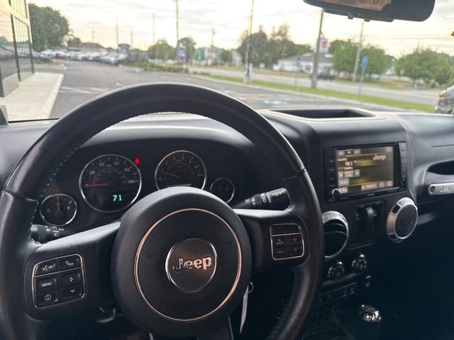 Used 2014 Black Jeep Sahara image 16