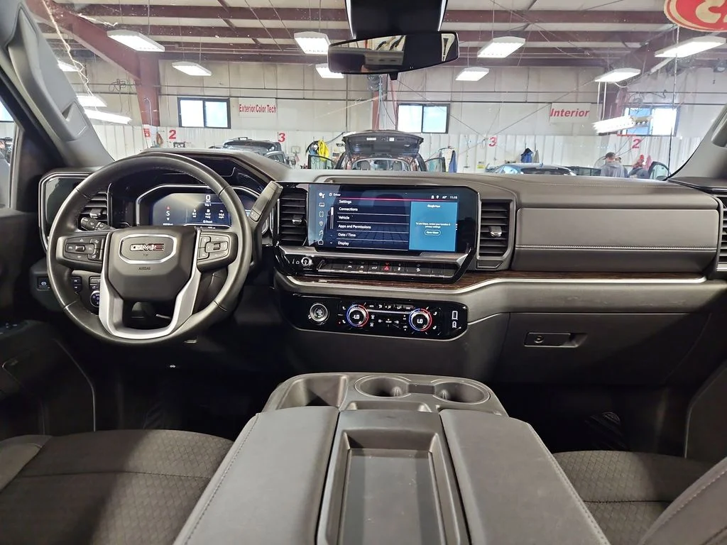 Used 2023 White GMC Elevation image 18