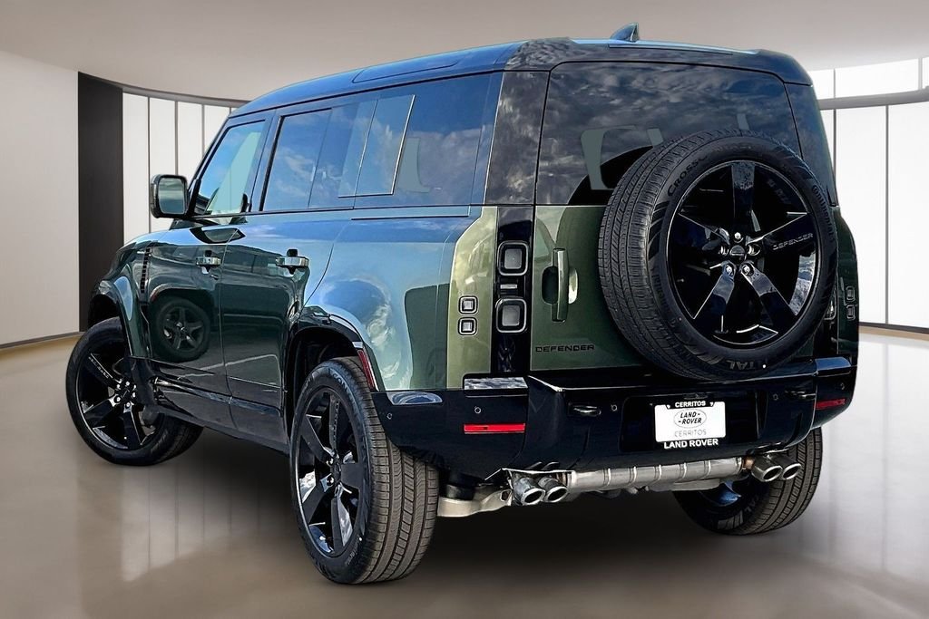 New 2026 WOOLSTONE GREEN Land Rover X-Dynamic SE image 3