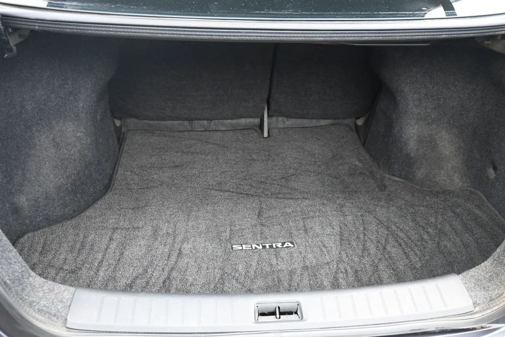 Used 2014 Gray Nissan SR image 14