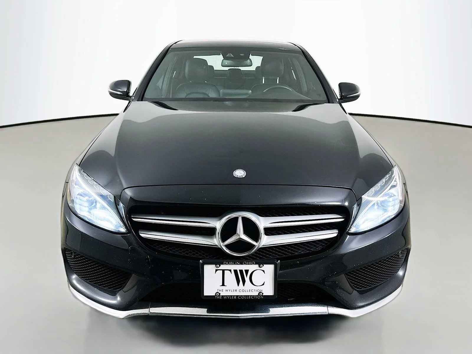 Used 2016  Mercedes-Benz  image 2
