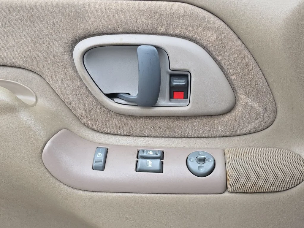 Used 1996  GMC SL image 24