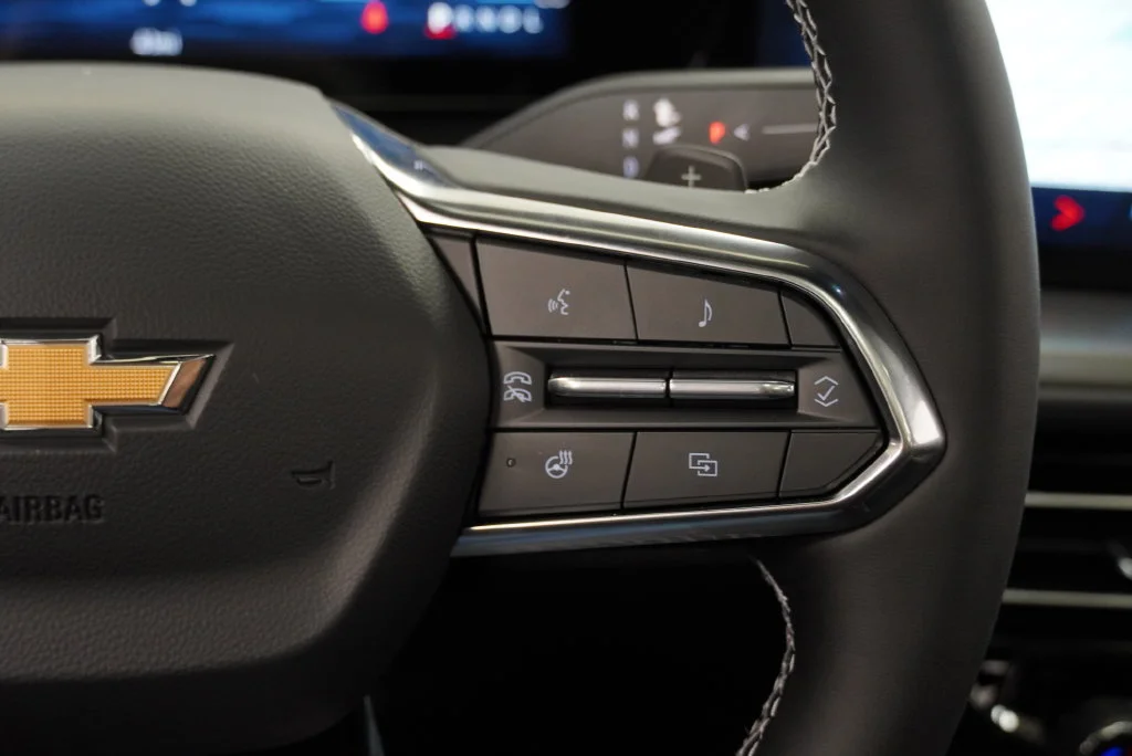 New 2027 Summit White Chevrolet LT image 30