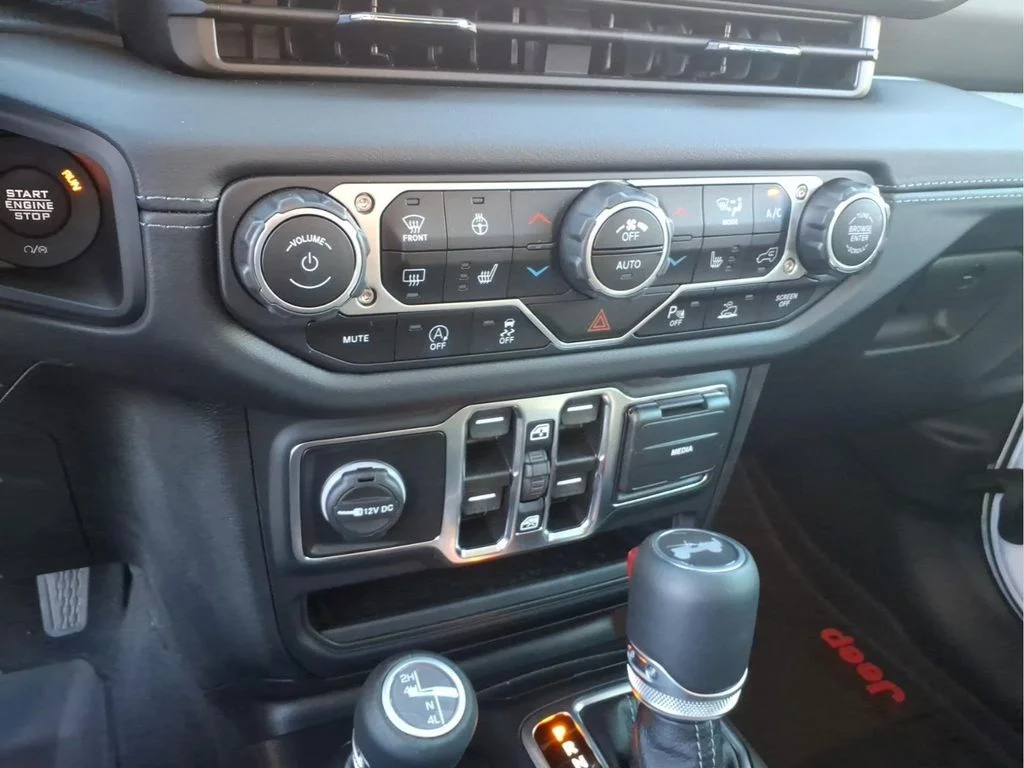 Used 2024 White Jeep Sahara image 28