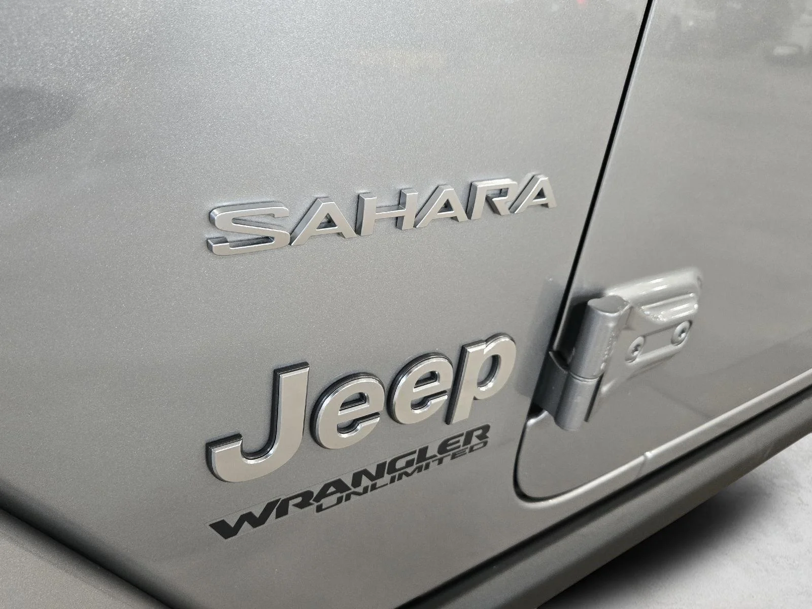 Used 2020 Billet Silver Metallic Jeep Sahara image 49