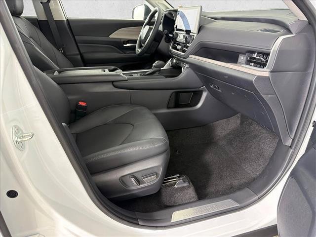 Certified Used 2026 WIND CHILL PEARL Toyota  image 14