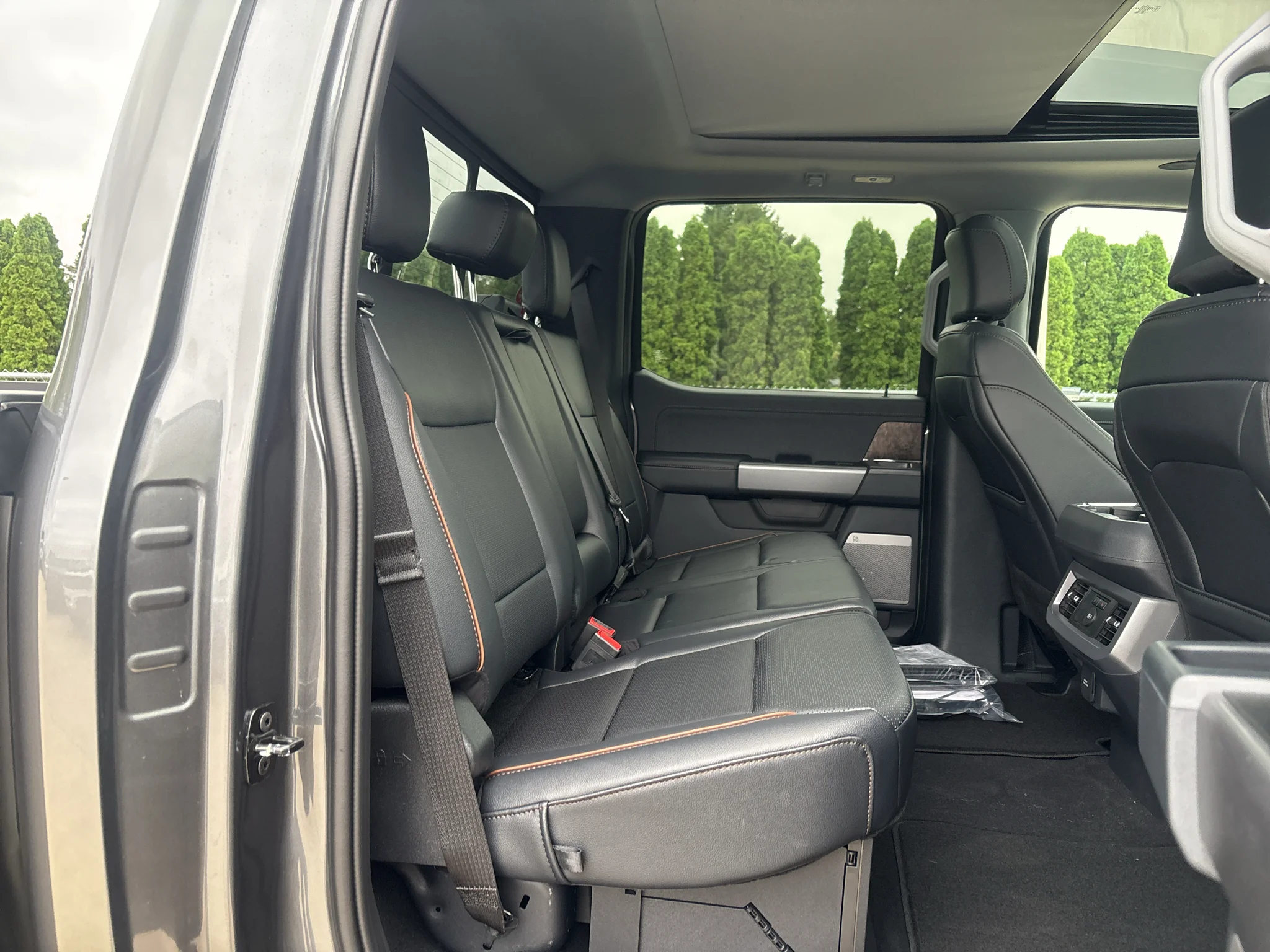 New 2026 Carbonized Gray Metallic Ford F-350® Lariat® image 17
