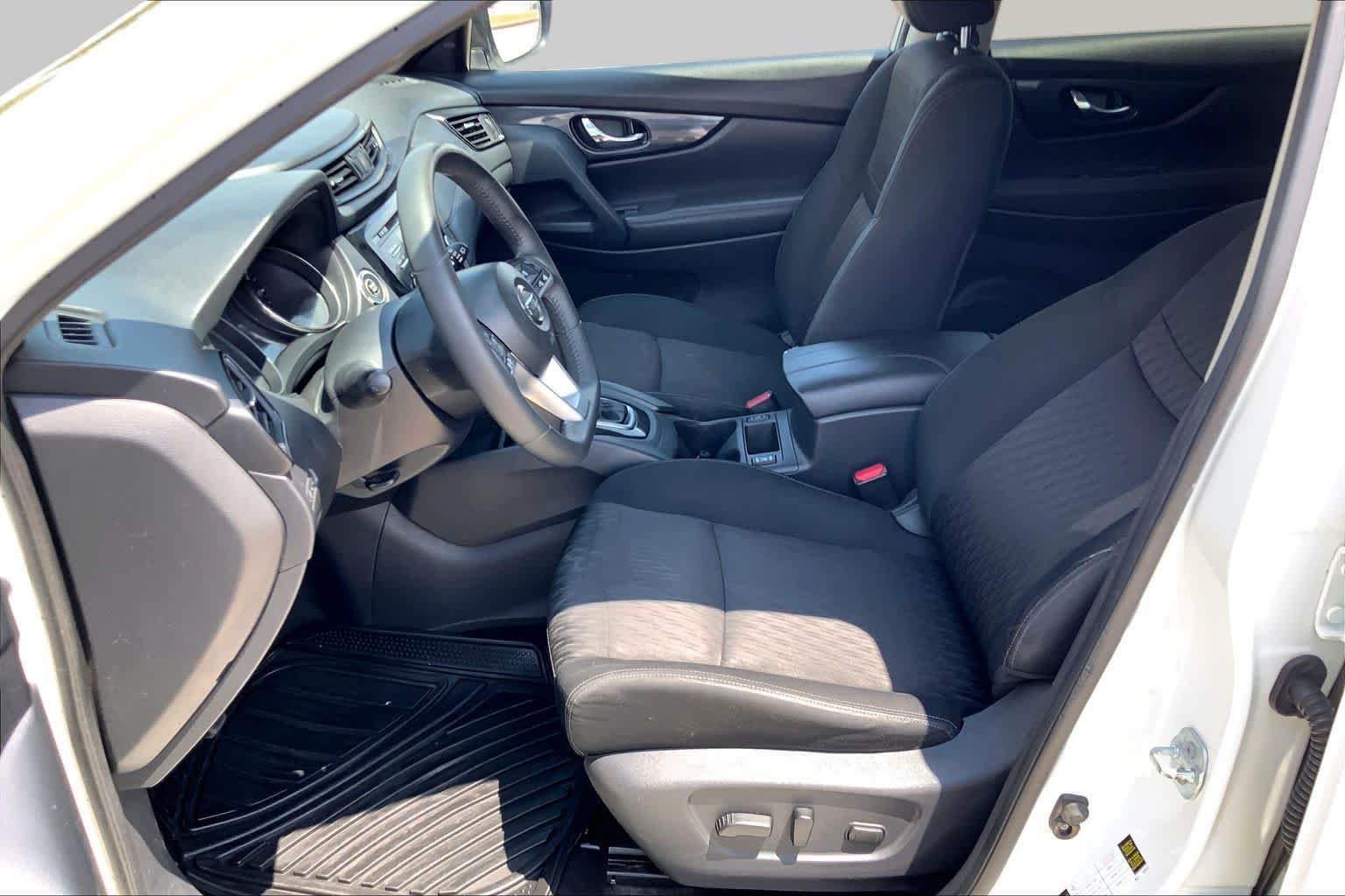 Used 2017 Glacier White Nissan SV image 7