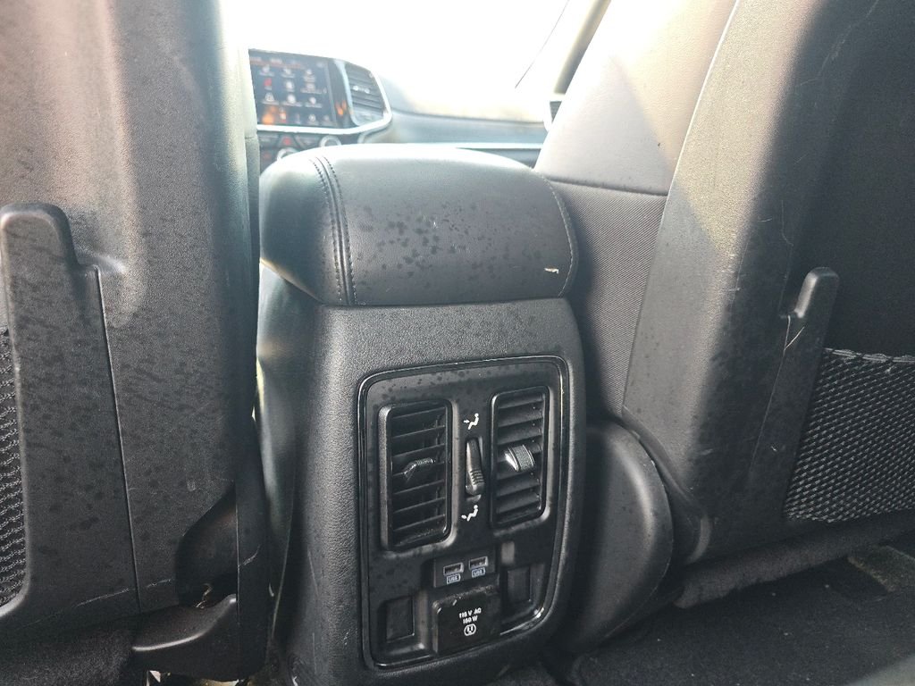 Used 2020 Velvet Jeep Limited image 27
