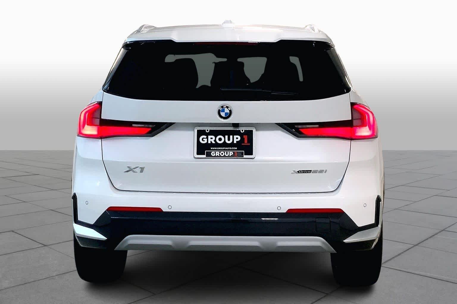 New 2026 Mineral White Metallic BMW xDrive28i image 4