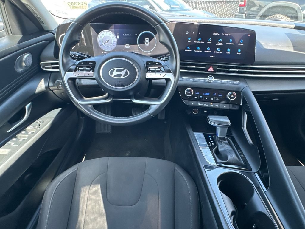 Used 2025 Gray Hyundai SEL Convenience image 18
