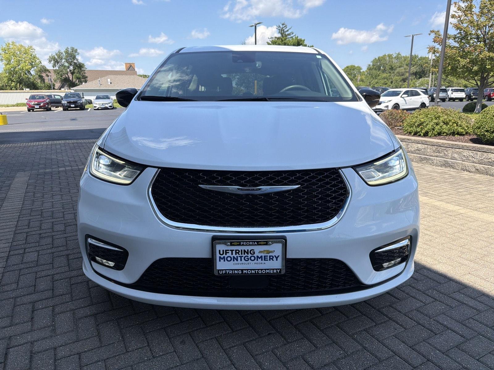 Used 2024 Bright White Clearcoat Chrysler Touring L image 8