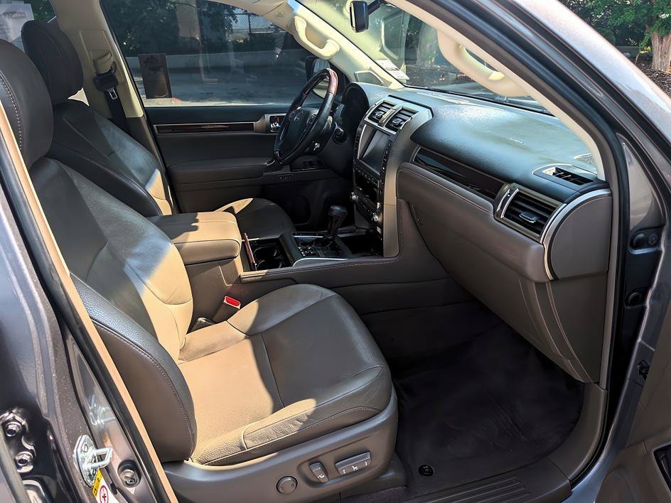 Used 2019 Gray Pearl Lexus 460 image 23