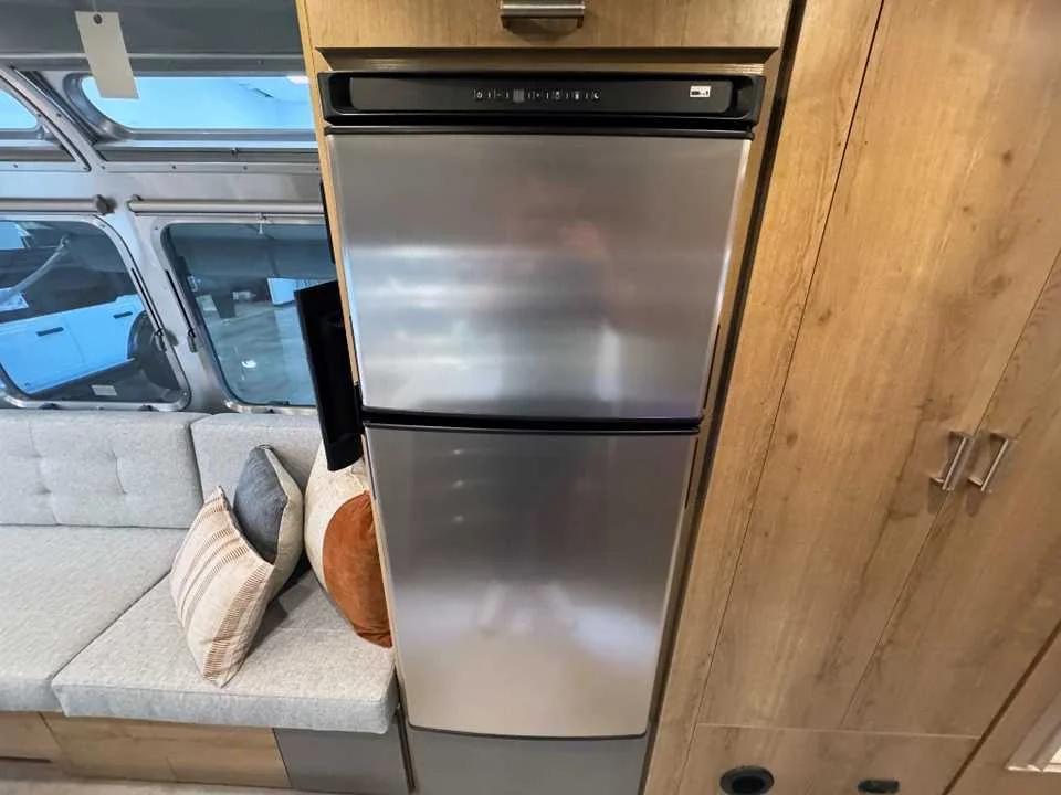 New 2027 SILVER AIRSTREAM  image 19