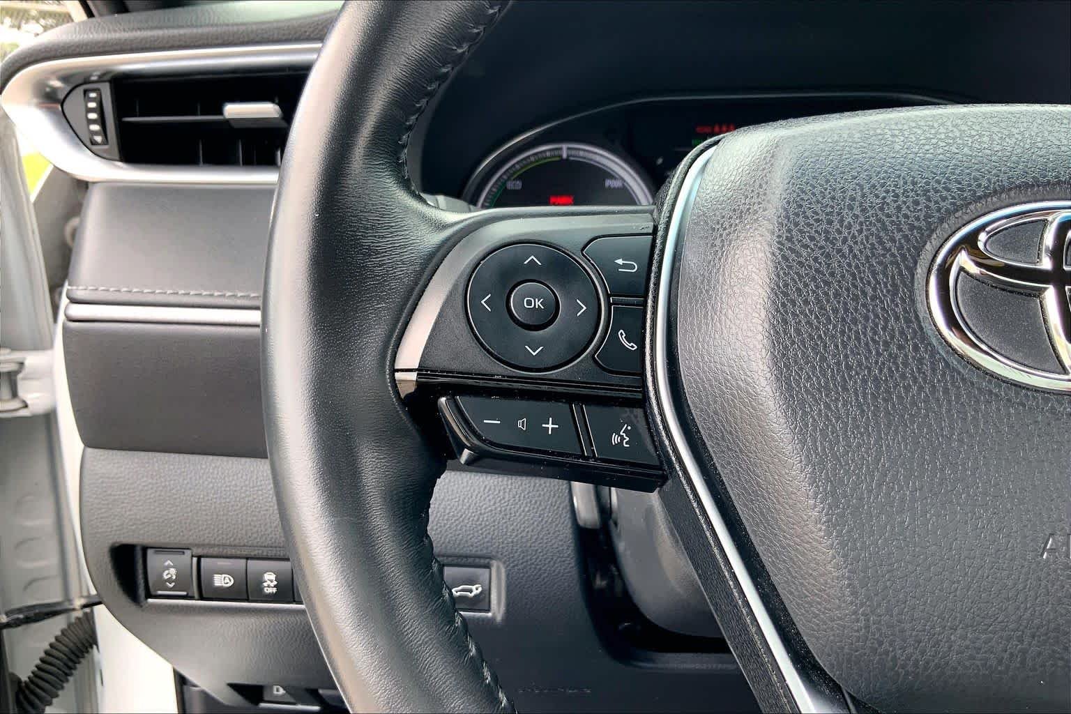 Used 2024 Wind Chill Pearl Toyota XLE image 23