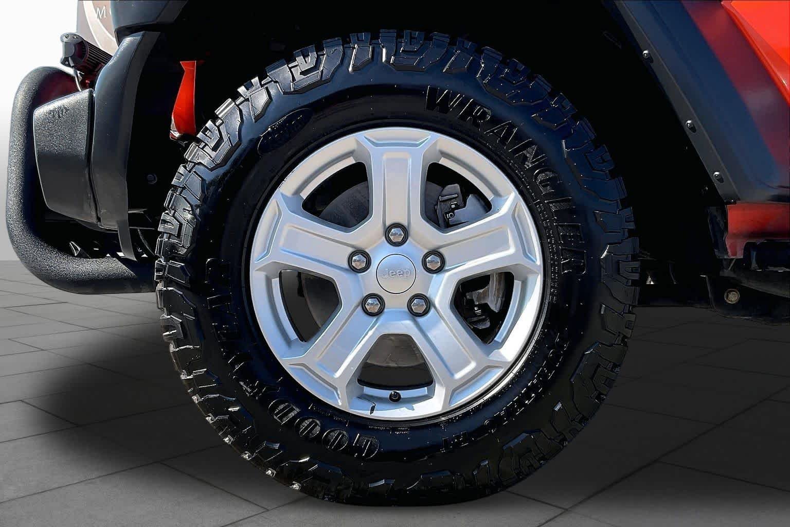 Used 2018 Punk'n Clearcoat Metallic Jeep Sport S image 11