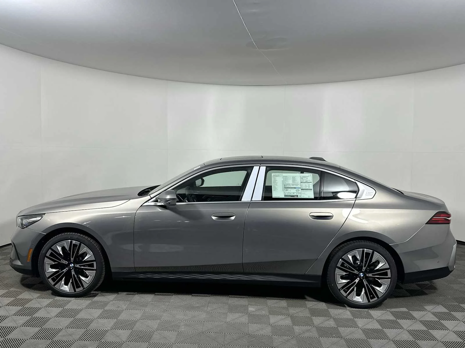 2026 BMW 5 Series 530i - Photo 8