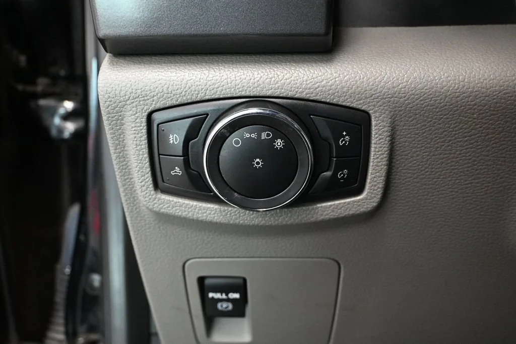 Used 2018 Black Ford XLT image 23