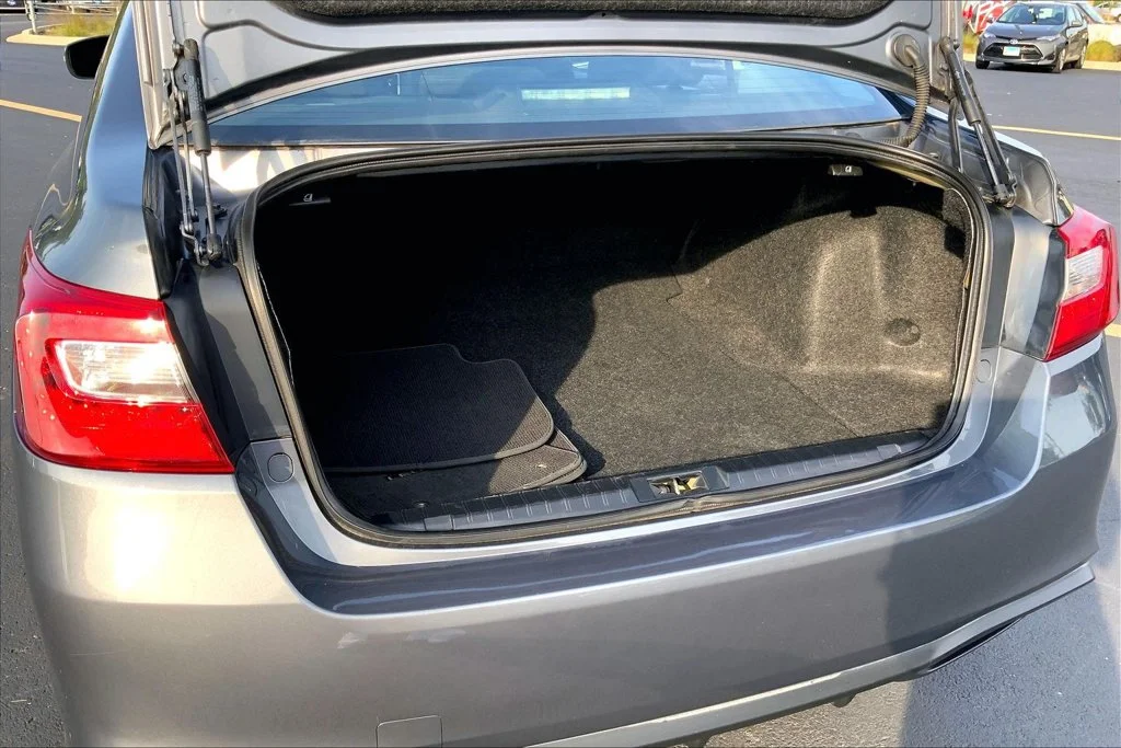Used 2018 Gray Subaru 2.5i image 31