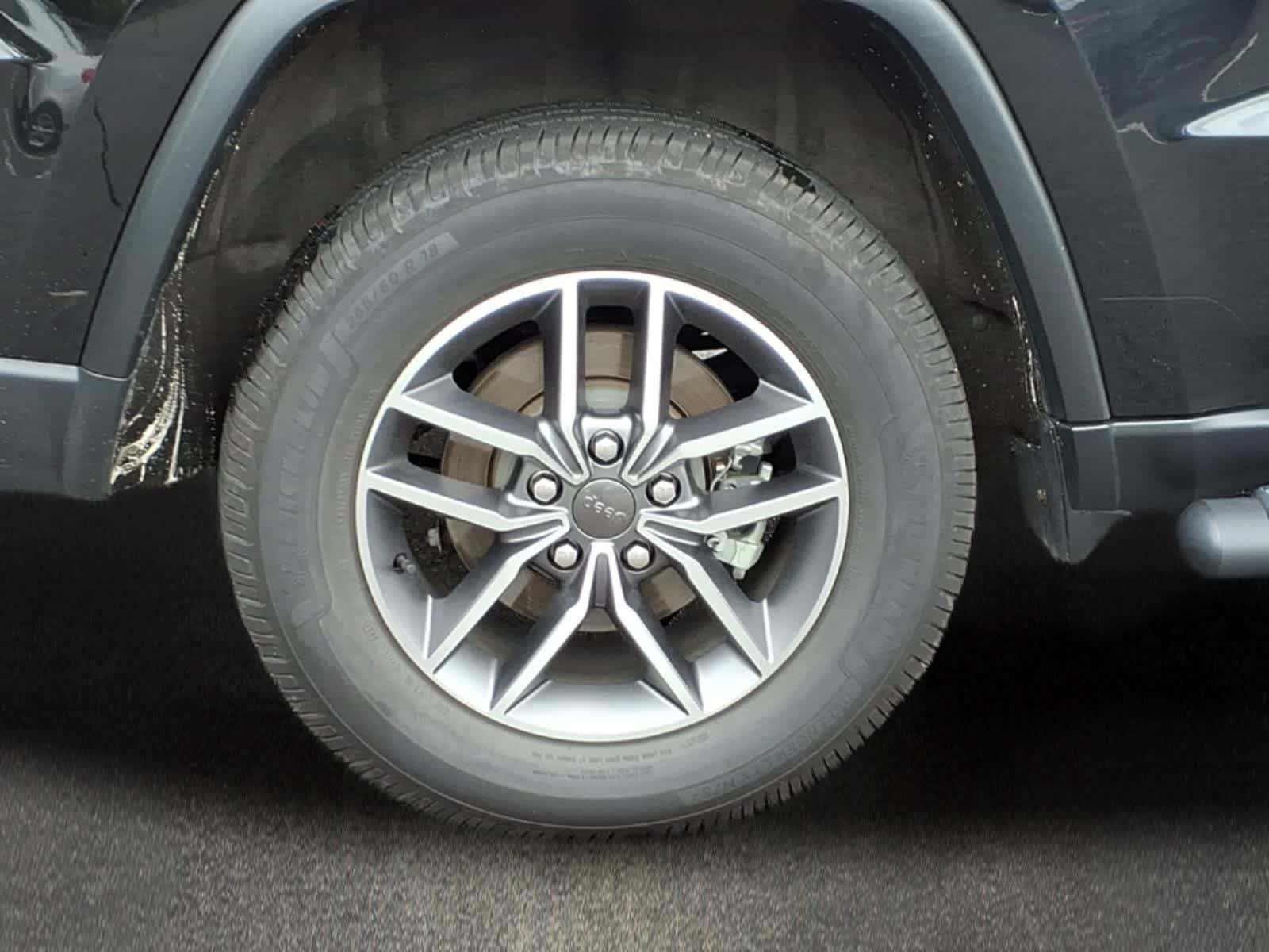 Used 2021 Diamond Black Crystal Pearlcoat Jeep Limited image 4