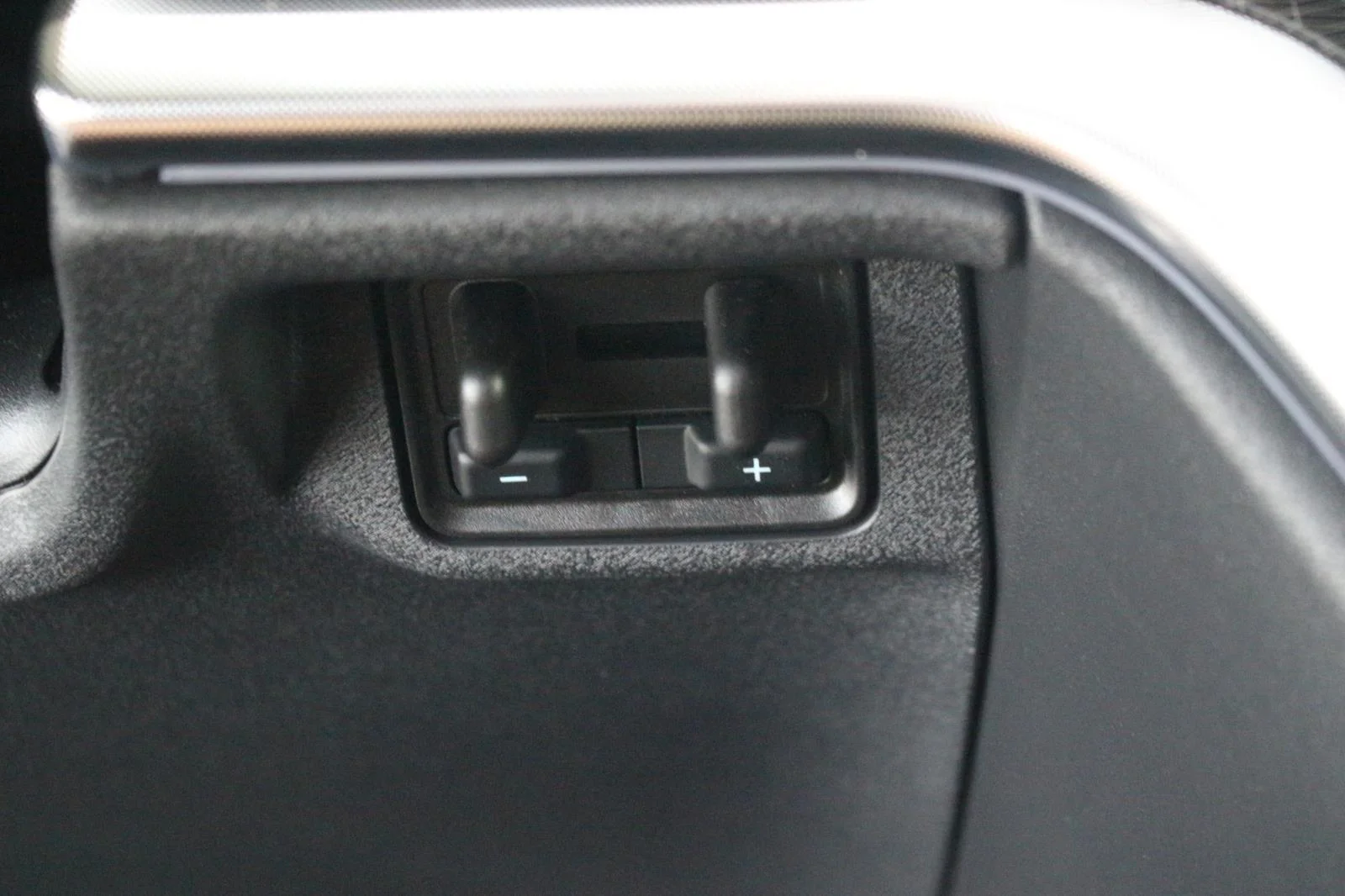 Used 2025 Black Ford Platinum image 32