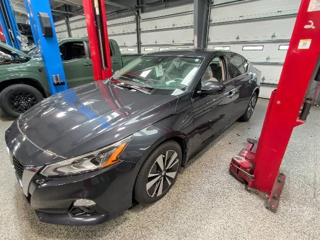 Used 2020 Blue Nissan 2.5 SL image 12