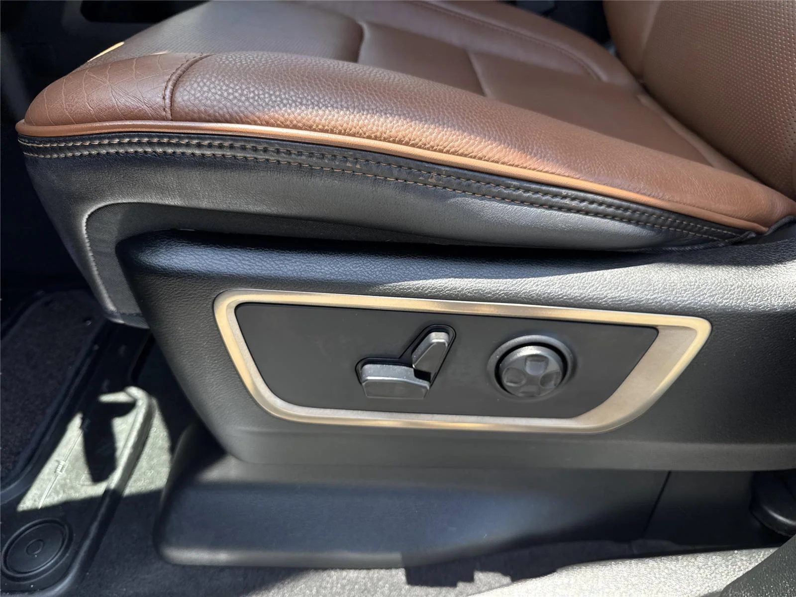Used 2019 Diamond Black Crystal Pearlcoat Ram Longhorn image 12
