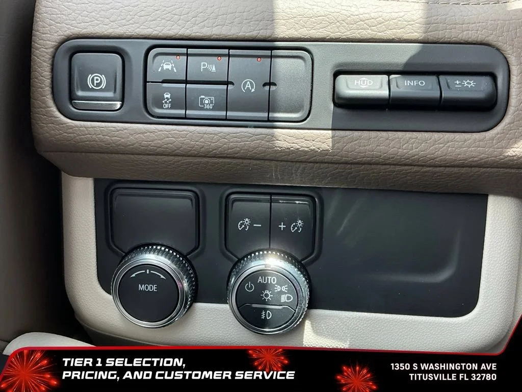 Used 2024 White Frost Tricoat GMC Denali image 39