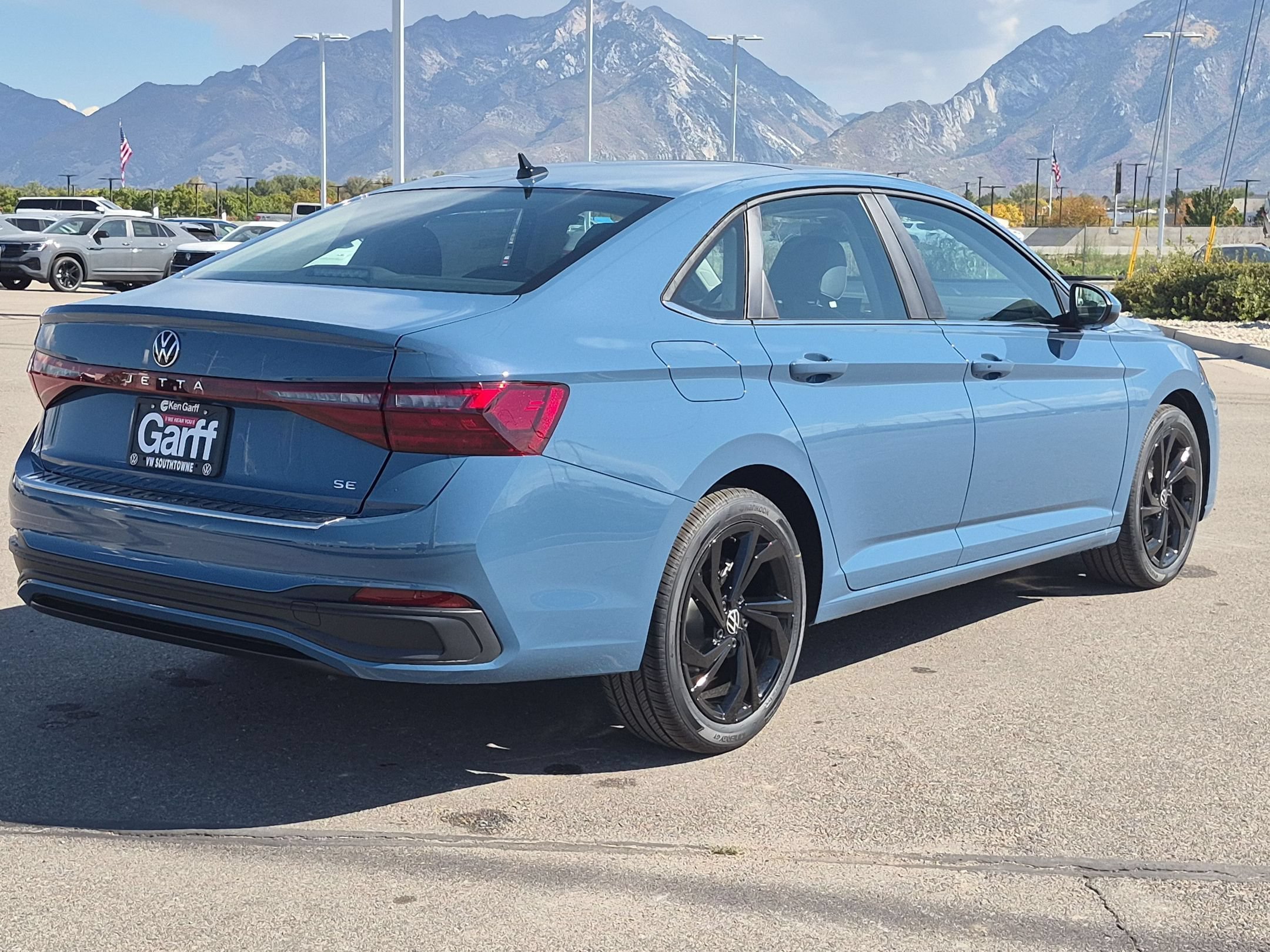 New 2027 Monterey Blue Pearl Volkswagen SE image 3