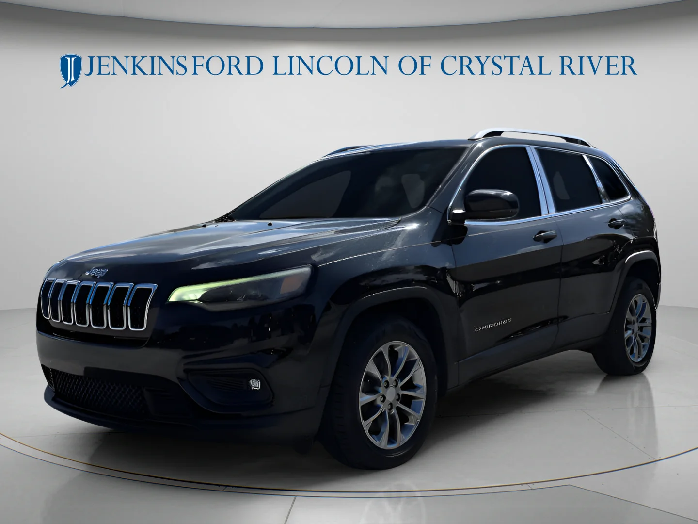 Used 2019 Diamond Black Crystal Pearlcoat Jeep Latitude Plus image 14