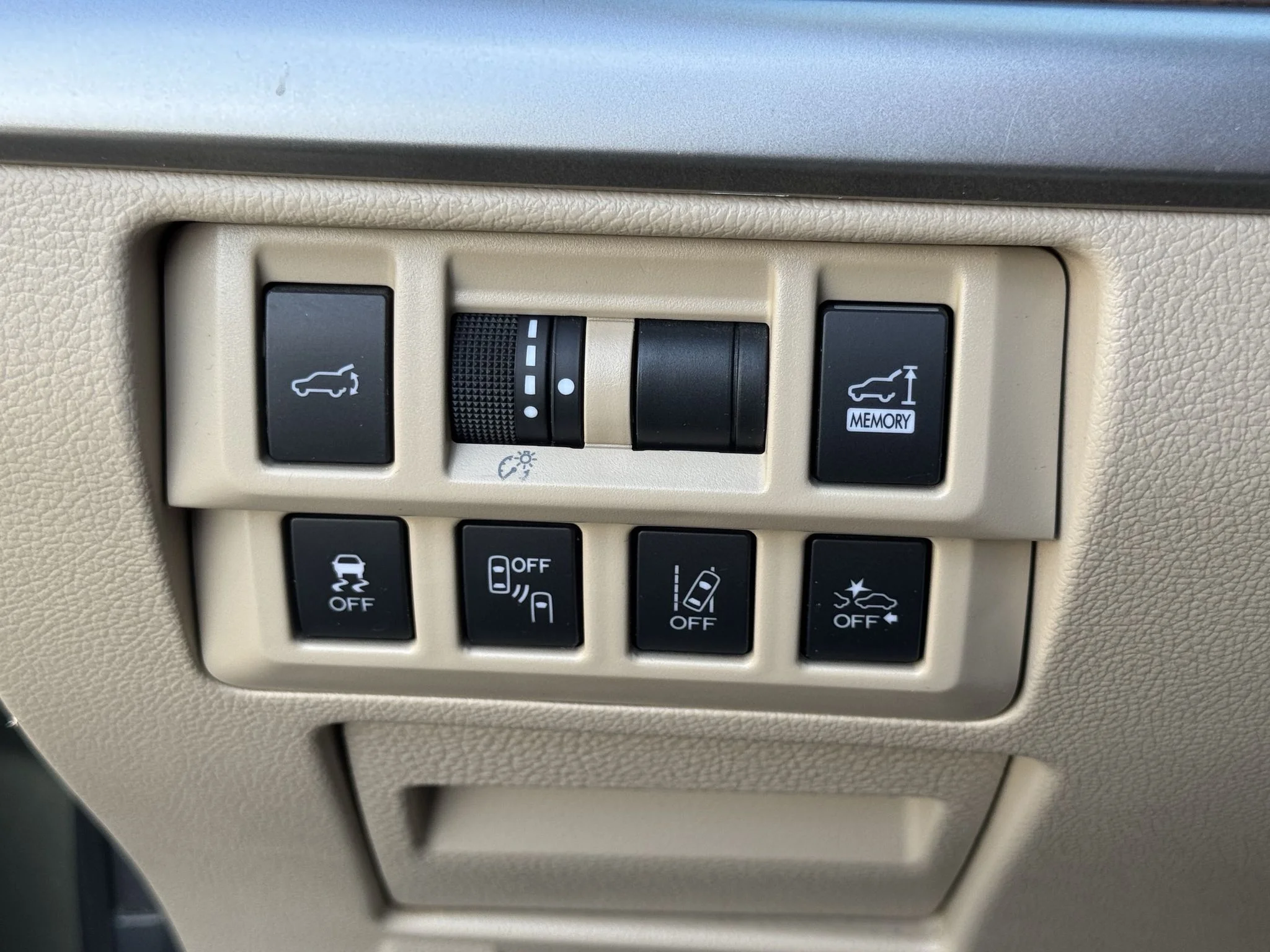 Used 2018 Wilderness Green Metallic Subaru Limited image 24
