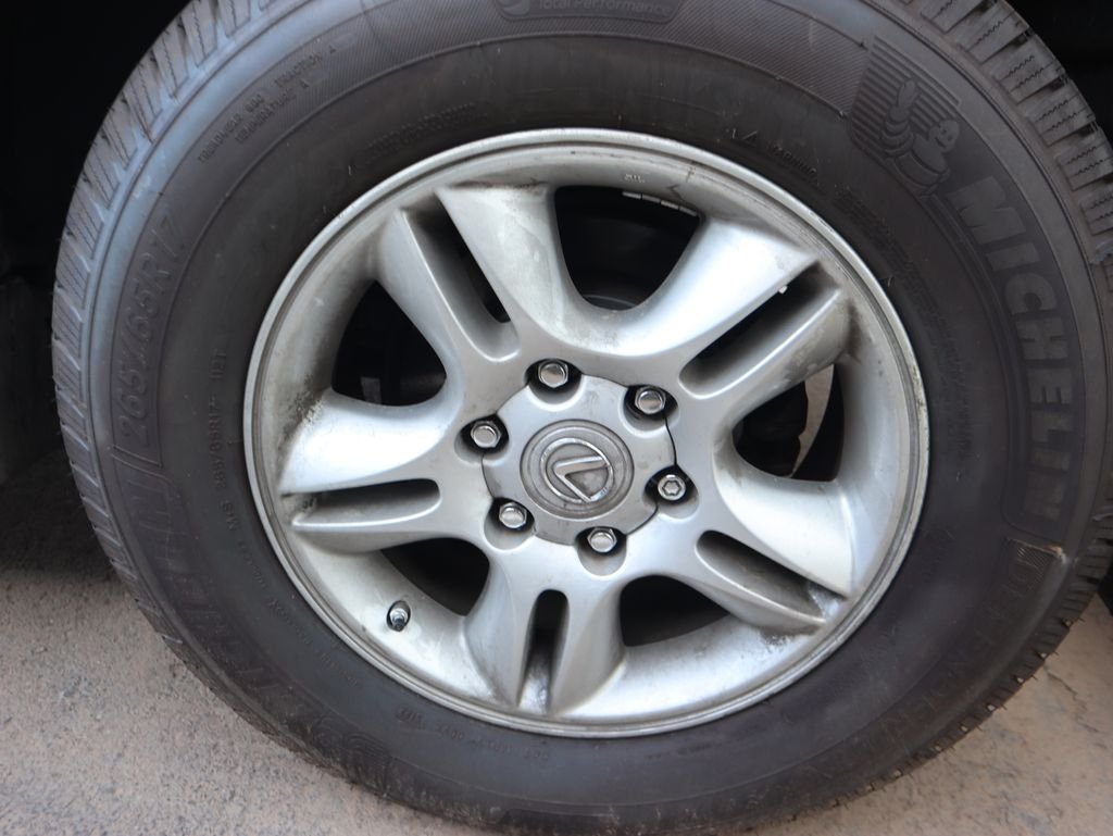 Used 2006 Titanium Metallic Lexus 470 image 17