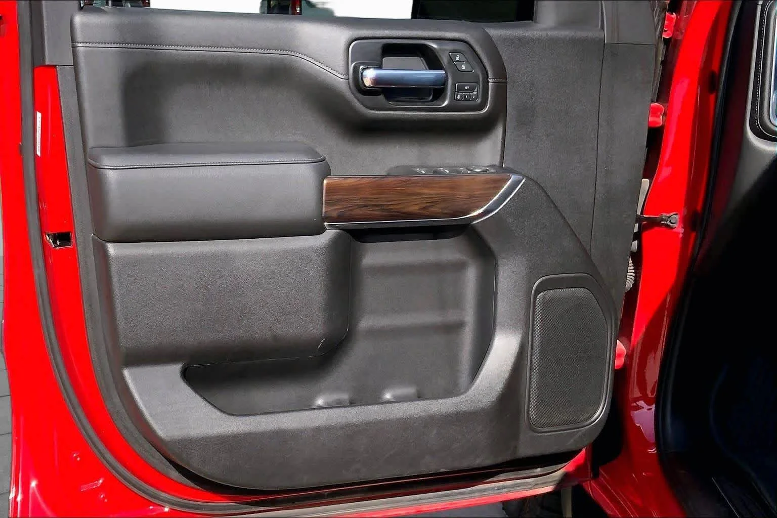 Used 2022 Cardinal Red GMC SLT image 21